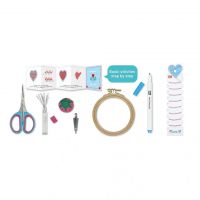 Kit de broderie pentru incepatori, cu instructiuni, gherghef, ace, bobina, foarfeca si alte accesorii, Prym Love 